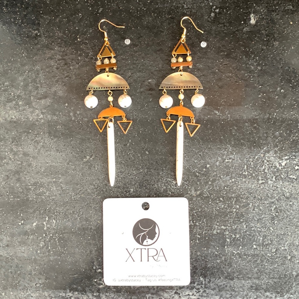Dramatic 4.25 inch, shoulder-dusting XTRA earrings by Stacey, never been worn